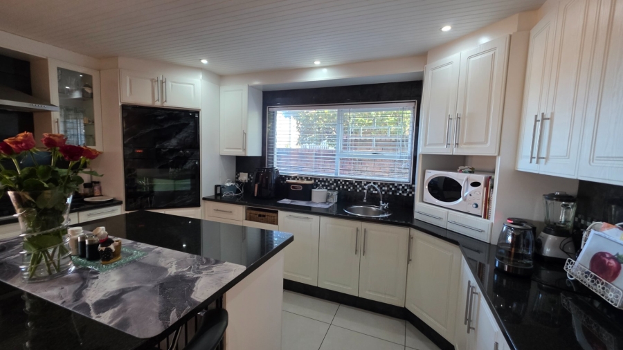 3 Bedroom Property for Sale in Hartenbos Central Western Cape